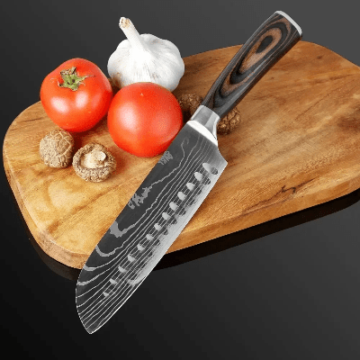 couteau de cuisine damascuskitchenknives couteau Santoku g 7 pouces presenter sur planche a découpe