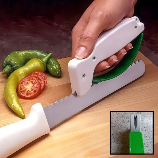 aiguiseur couteau multifonction sur un couteau dentelé