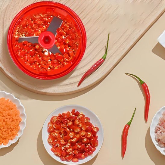 Hachoir a legume rouge avec piment broyer